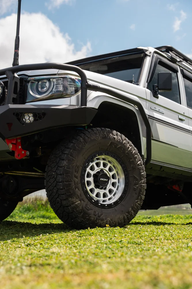 76 Series Landcruiser - Assault