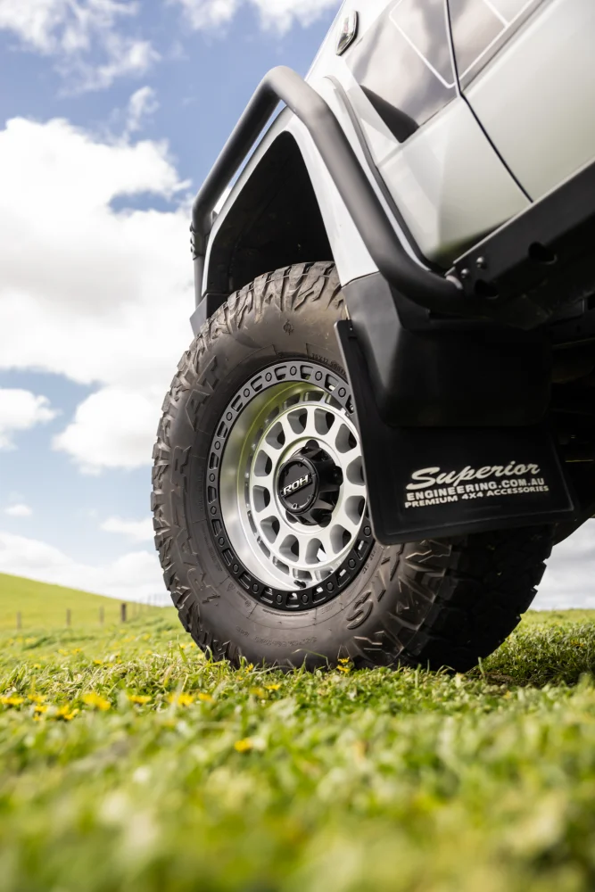 76 Series Landcruiser - Assault